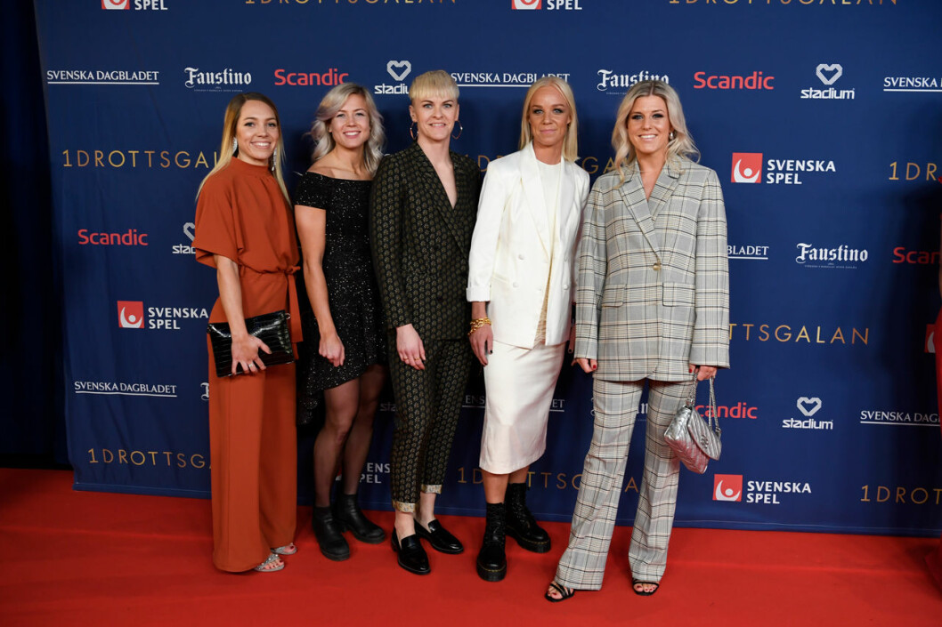 Elin Rubensson, Hanna Glas, Nilla Fischer, Caroline Seger och Olivia Schough. Elin Rubensson, Hanna Glas, Nilla Fischer, Caroline Seger och Olivia Schough på röda mattan på Idrottsgalan 2020