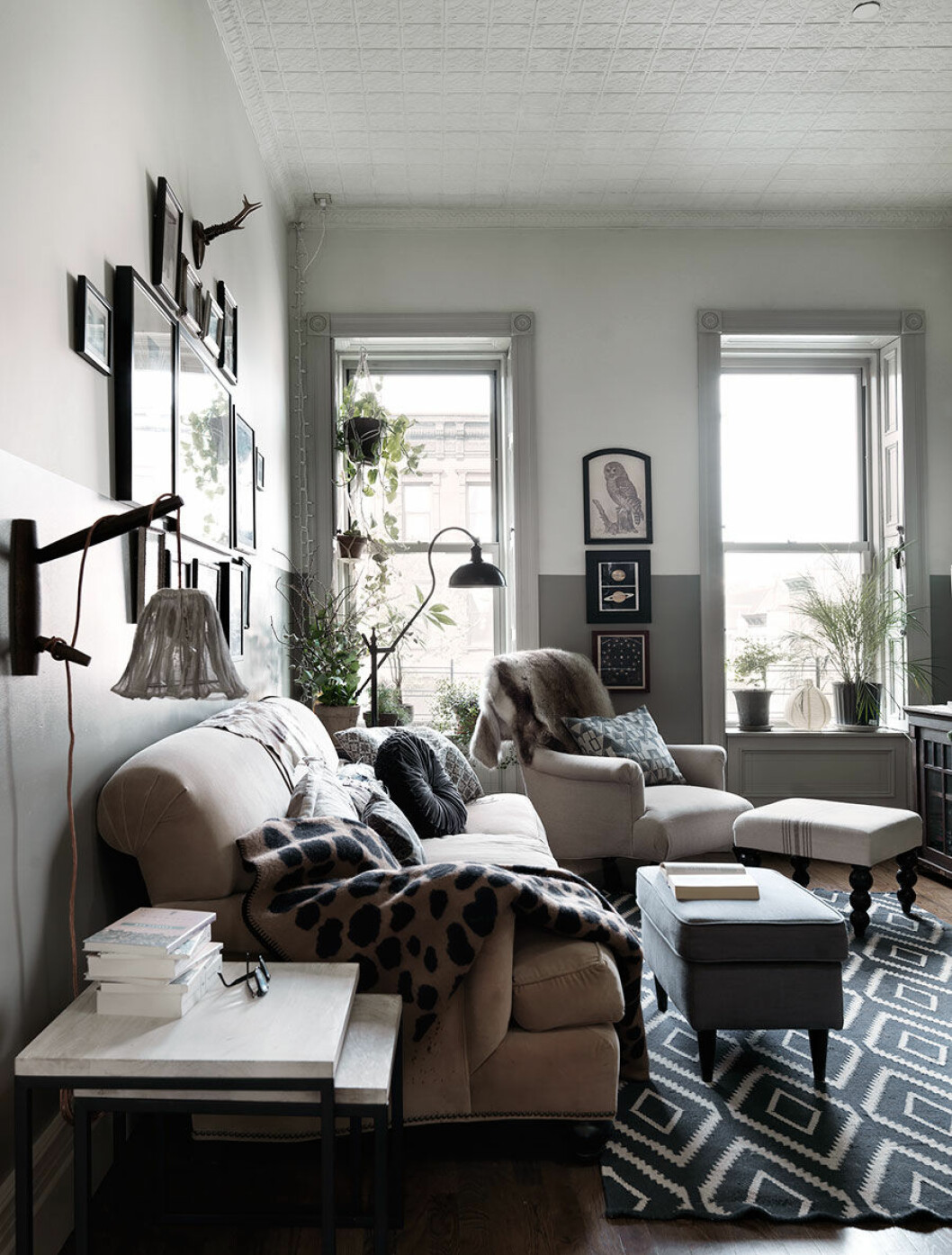 Styling: Emma Persson Lagerberg, foto: Petra Bindel, syns i reportaget <a href="https://www.elle.se/decoration/nina-perssons-magiskt-vackra-hem-i-new-york/">”Nina Perssons magiskt vackra Harlem-hem”</a> nina_persson_soffa_foto_petra_bindel