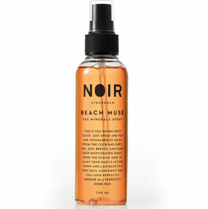 Beach muse sea minerals spray från Noir Stockholm är bästa vårdande saltvattenspray. Klicka på bilden och kom till sprayen. noir stockholm saltvattenspray beach muse bäst i test