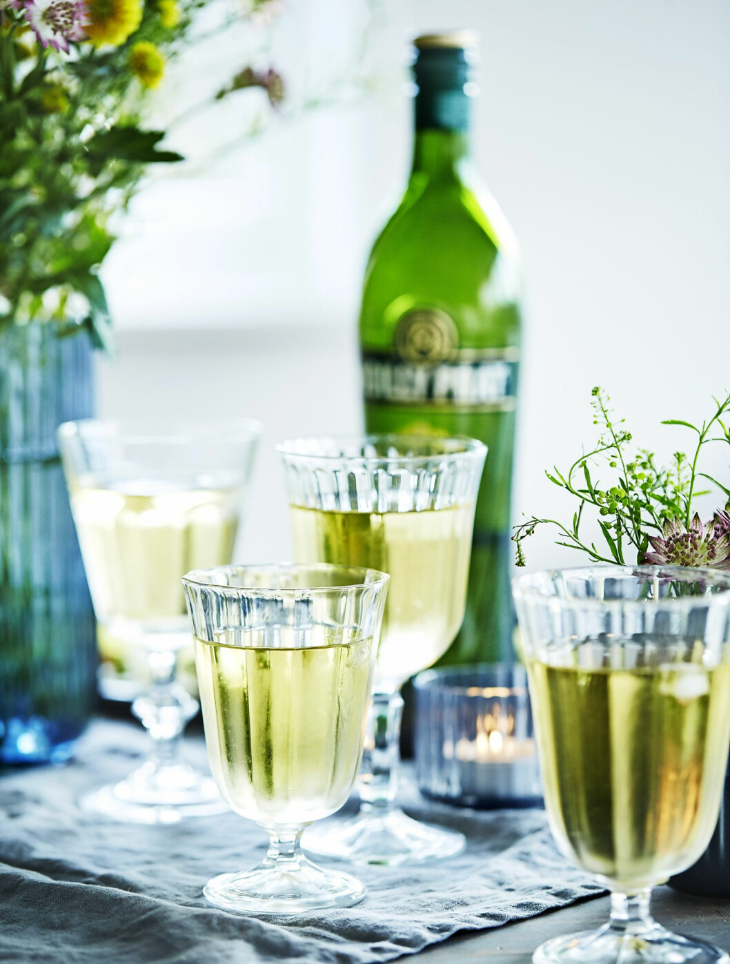 Sval och smakrik Noilly Prat med is får inleda middagen. Recept drink