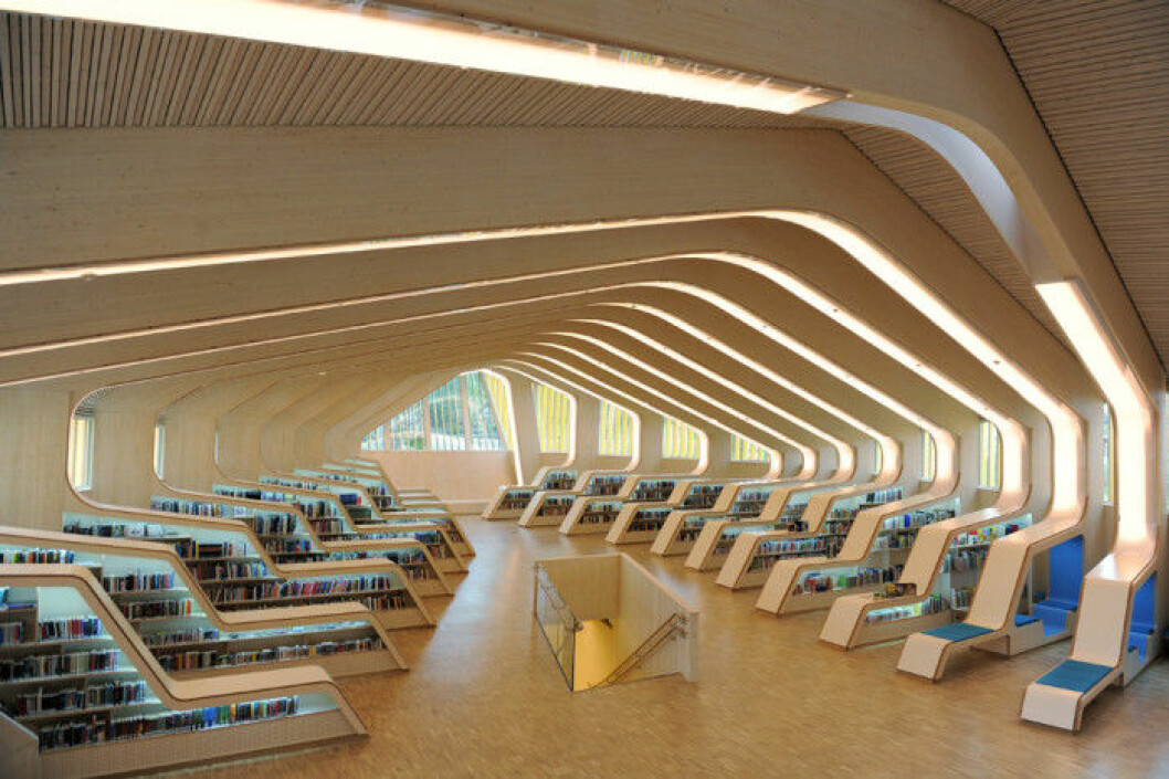 Bild via: <a href="http://www.helenhard.no/projects/vennesla_library/" target="_blank" rel="noopener">www.helenhard.no</a> norway library