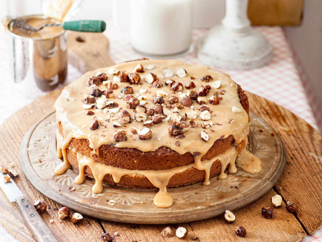 Nötkaka med dulce de leche. Nötkaka med dulce de leche.