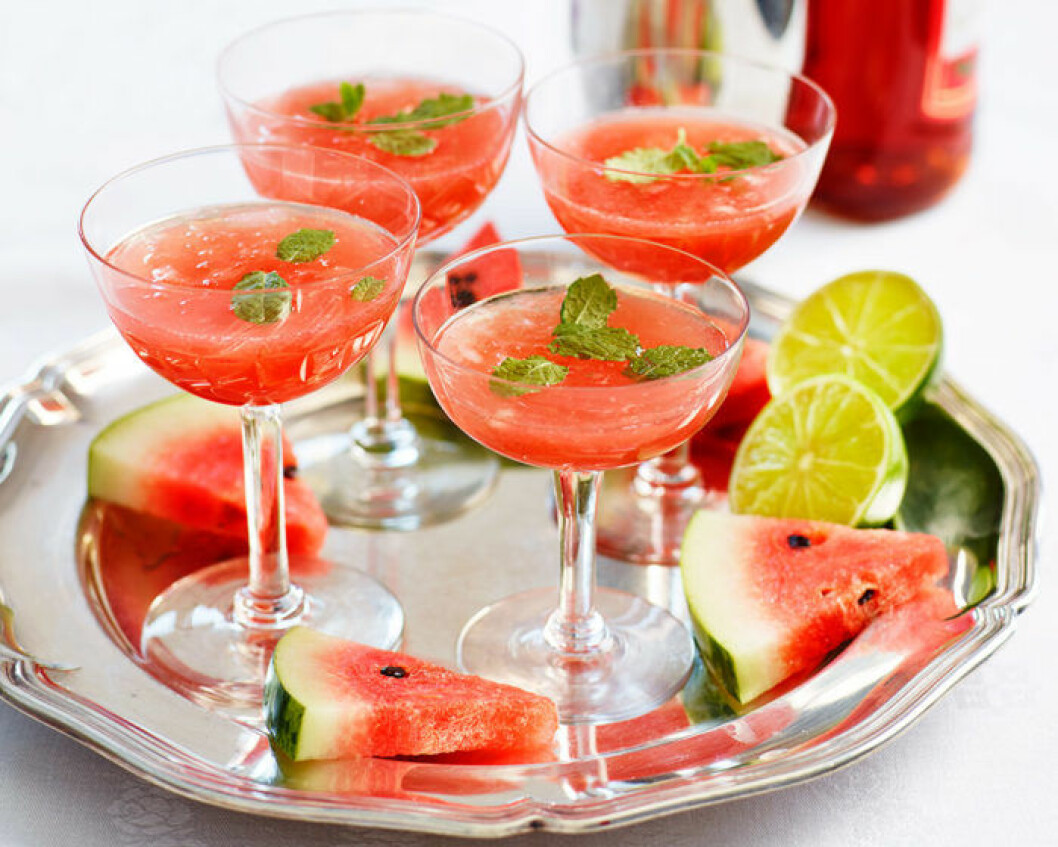 Campari soda med vattenmelon, lime och mynta. Campari soda med vattenmelon, lime och mynta.