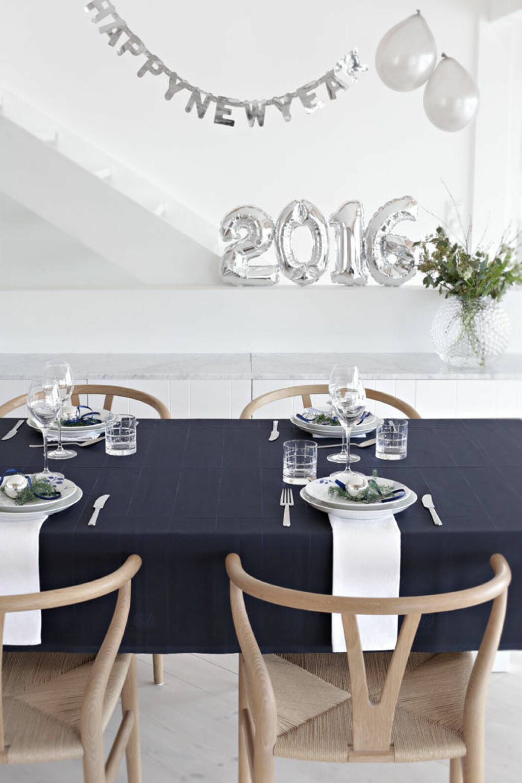 Via: <a href="http://stylizimoblog.com/2015/12/31/table-setting-new-years-eve/">Stylizimo</a> Via: Stylizimo