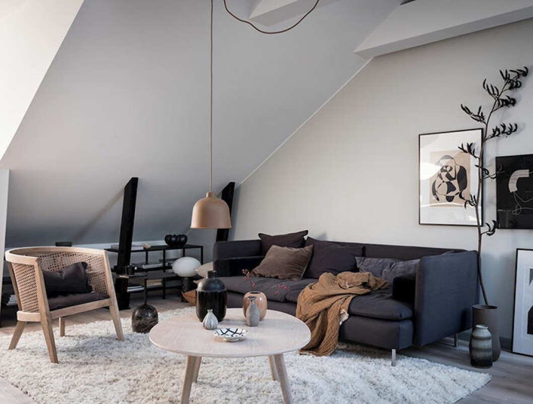 Foto: Alen Cordic Styling: Emma Fischer för <a href="https://www.instagram.com/bjurfors_goteborg/?hl=sv" target="_blank" rel="noopener">Bjurfors</a>/mäklare: Sarah Gustafsson Inred med textilier för mysfaktor i nyproduktionen
