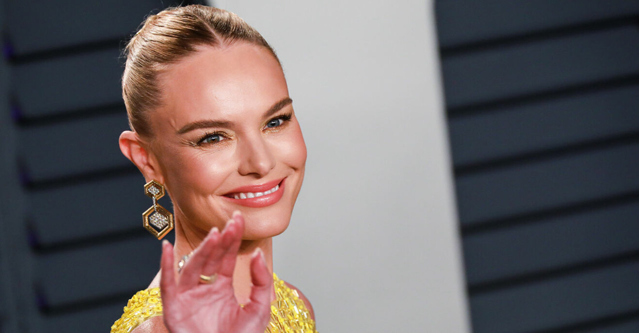 Kate Bosworth ler på röda mattan