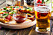 Pizza och öl är en klassisk kombination. Foto: Shutterstock