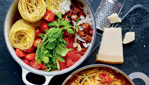Höstig one pot-pasta med tomater och chorizo | ELLE