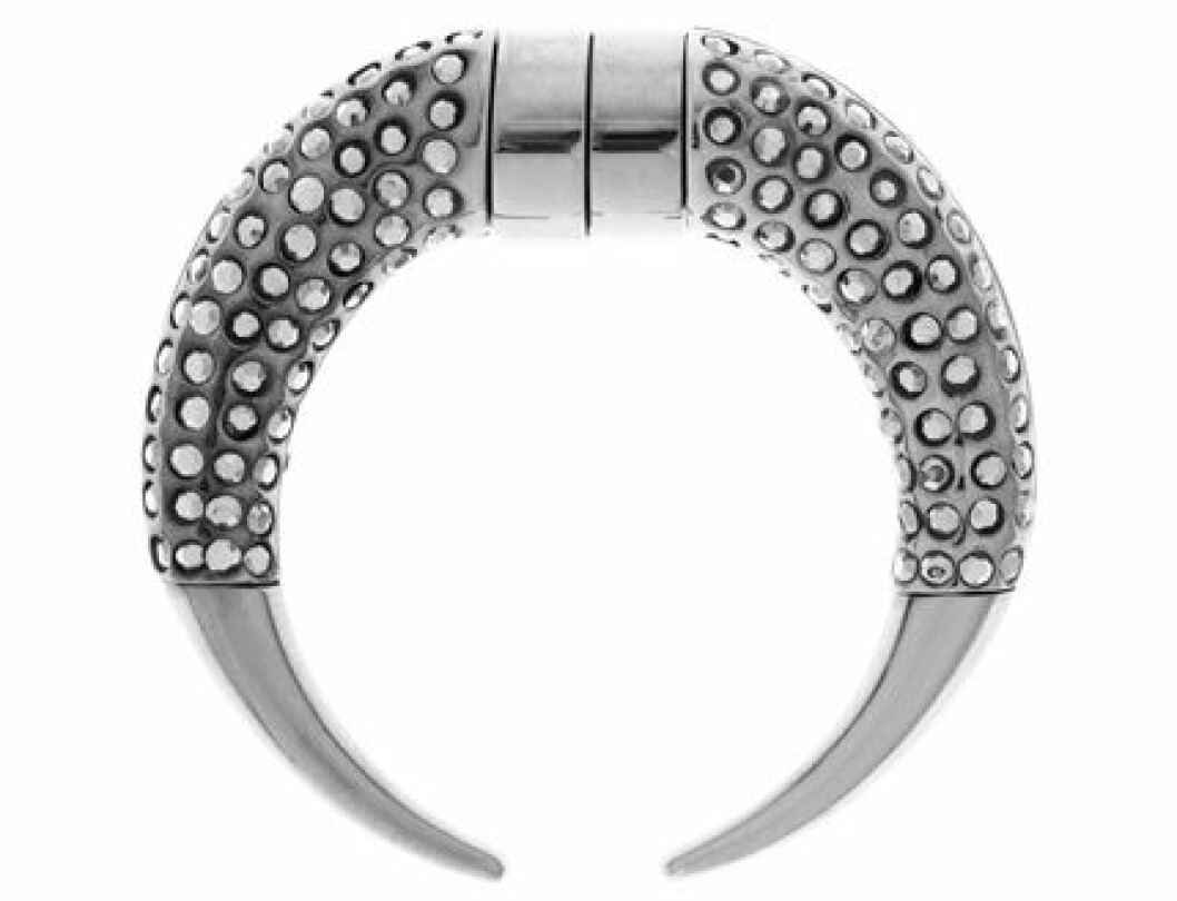 Örhänge, 4717 kr, Givenchy Net-a-porter.com