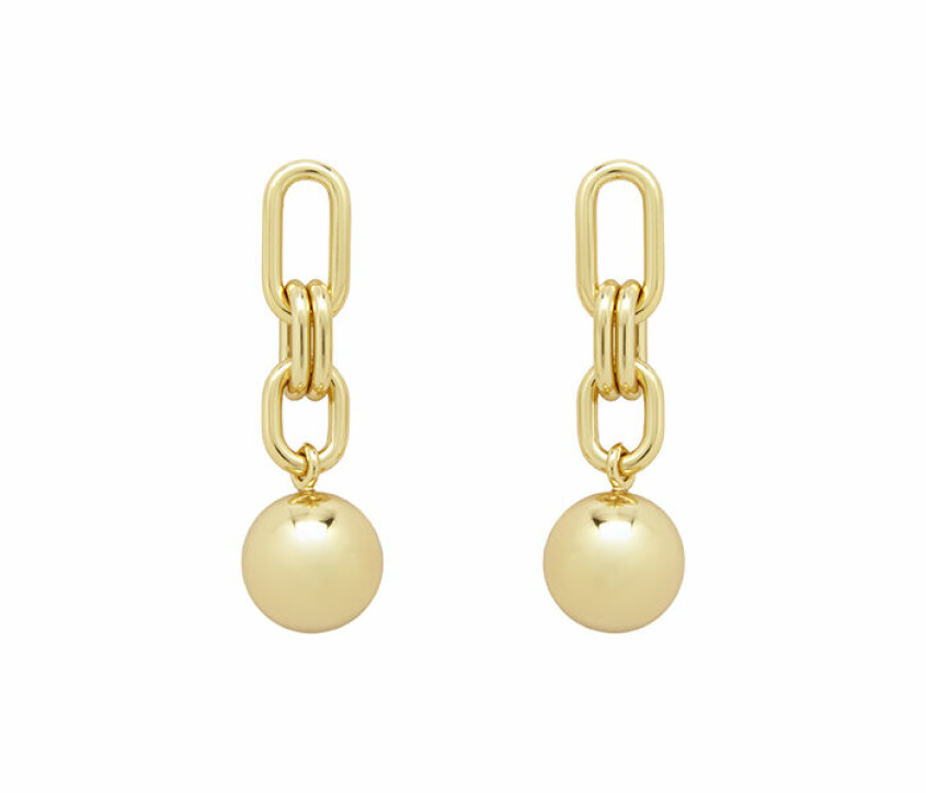 <a target="_blank" rel="nofollow" href="https://www.cos.com/en_sek/women/accessories/jewellery/product.chain-link-drop-earrings-gold.1161896002.html">Trendiga örhängen</a>, 350 kr. örhänge