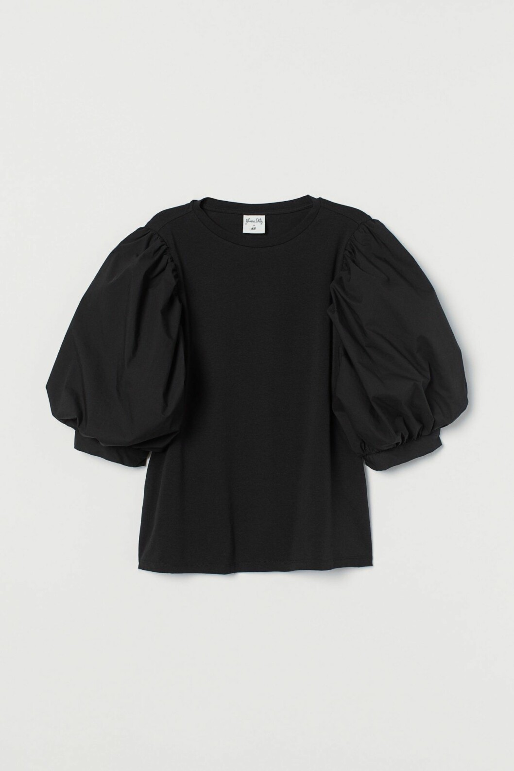 En festlig variant till den annars enkla t-shirten är denna från Johanna Oritz x H&M