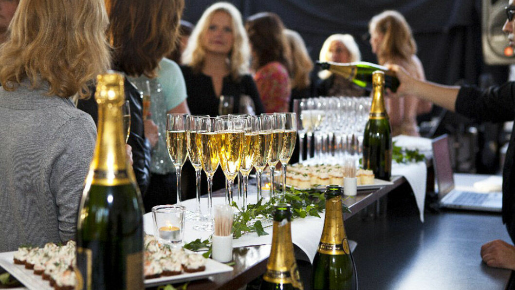Östergårds erbjuder både restaurang och trädgård.