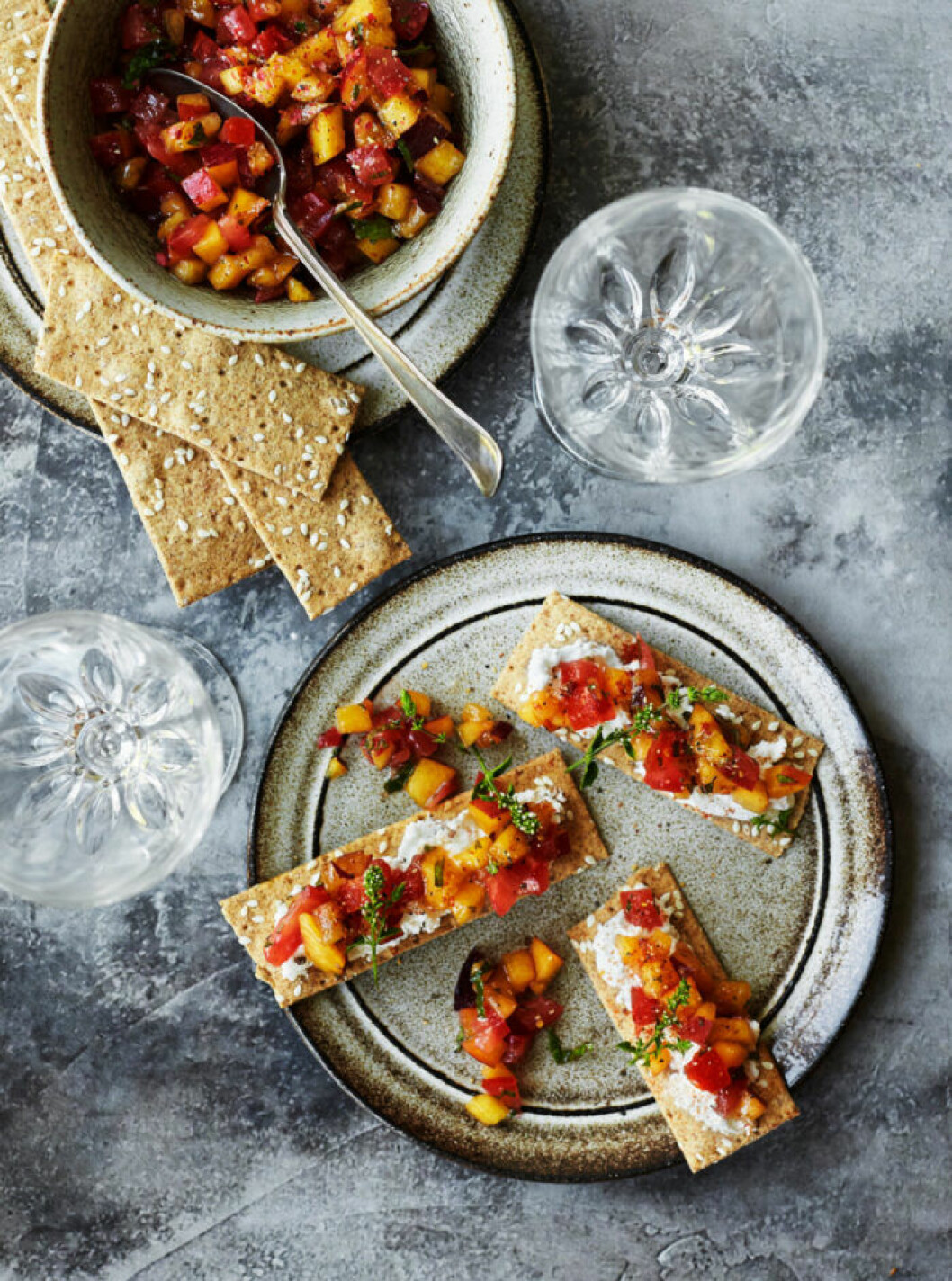 Ostkex med nektarinsalsa. Ostkex med nektarinsalsa