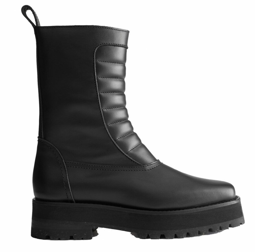 Vadhöga boots från & other stories.