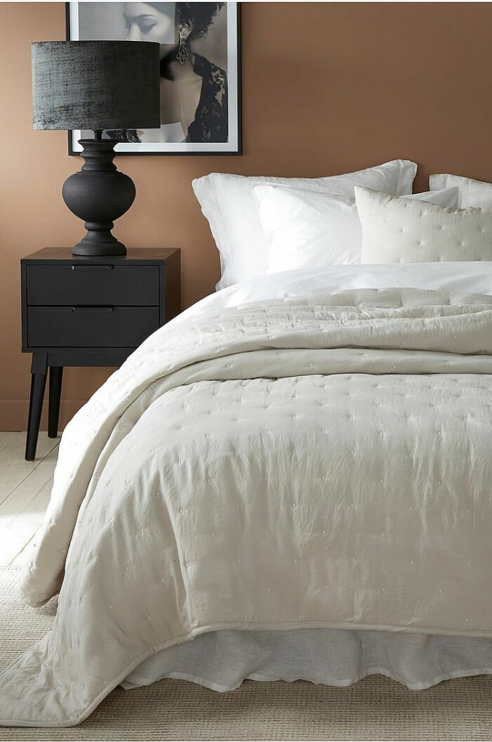sängöverkast beige