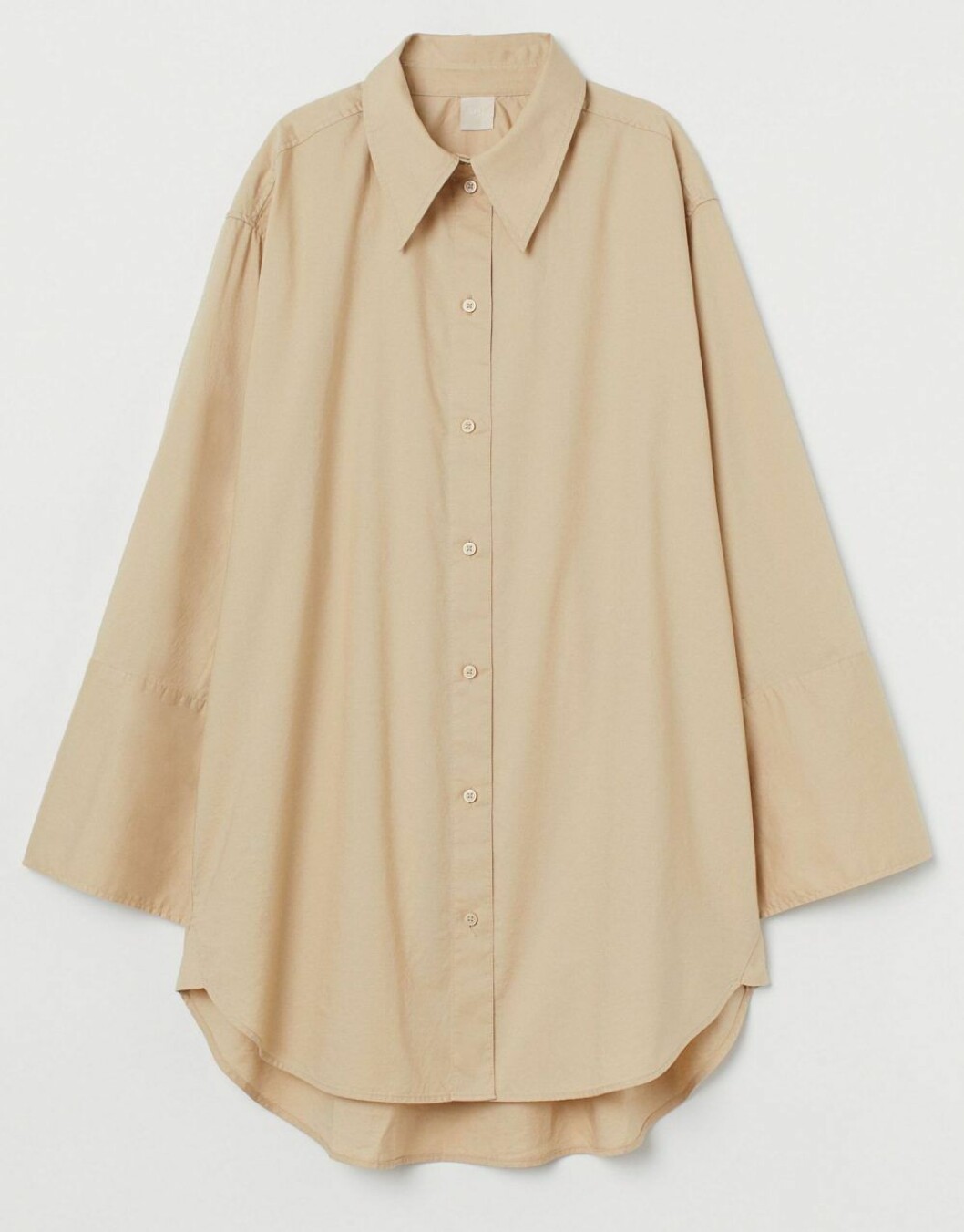Sandfärgad oversized skjorta med voluminösa ärmar från H&M.