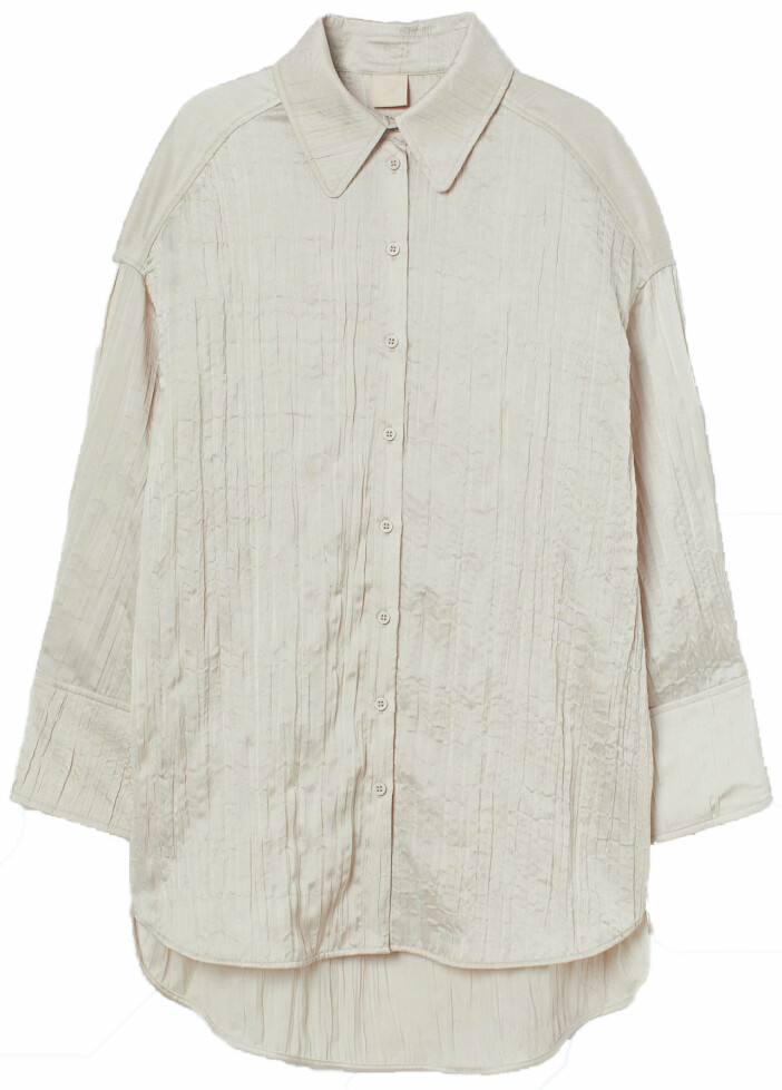 Oversized skjorta i krinklad satin från H&M