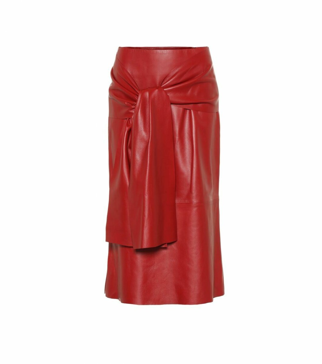 Klassisk röd läderkjol med modern knytdetalj från Joseph via Mytheresa.com
