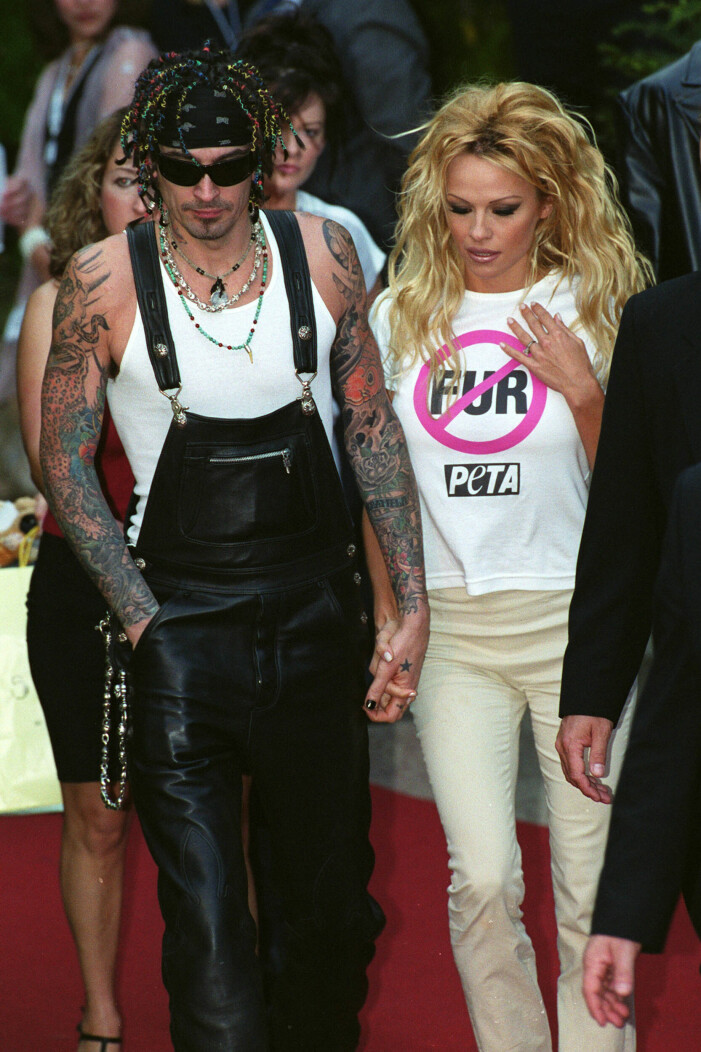 Tommy Lee och Pamela Anderson anländer till World Music Awards, där de senare ska dela ut pris, 1999. Tommy Lee och Pamela Anderson anländer till World Music Awards, där de senare ska dela ut pris, 1999.