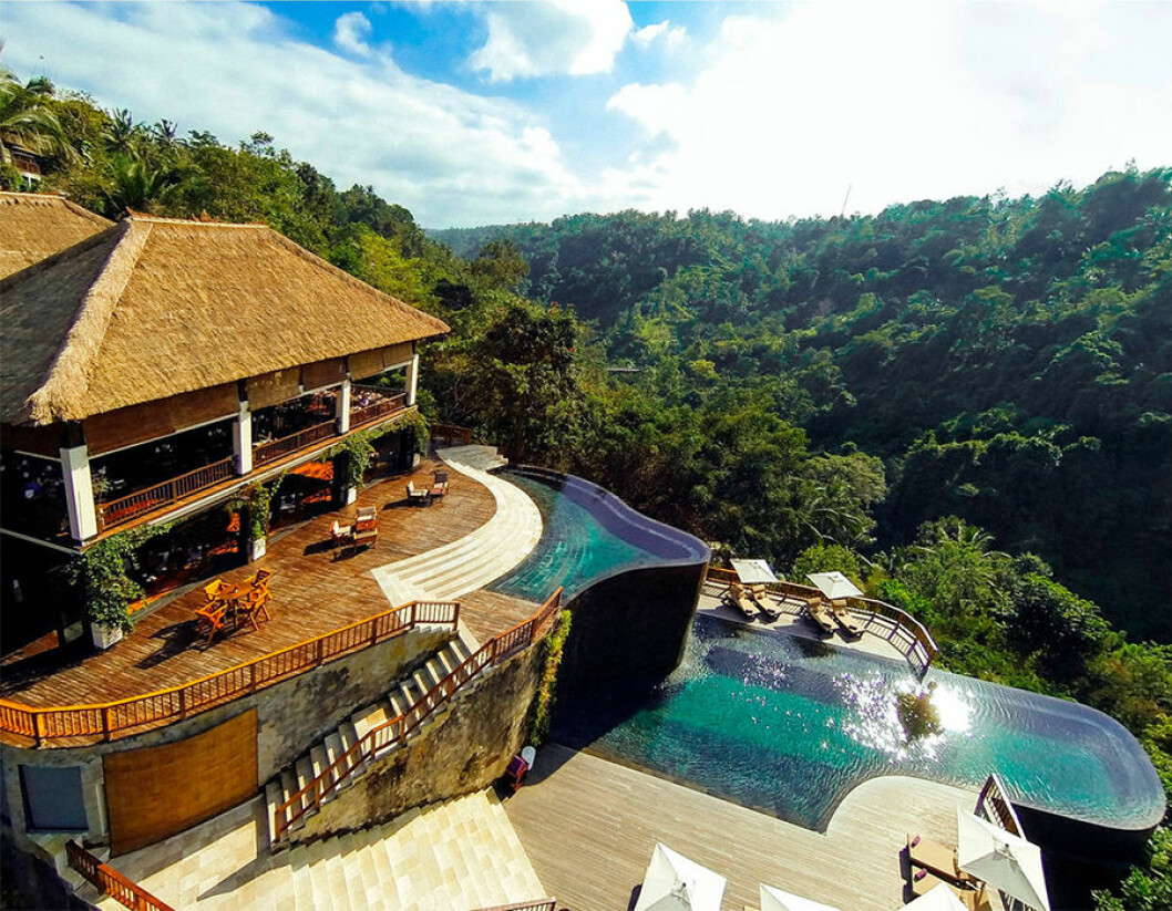 Via: <a href="http://www.mostniceplaces.com/10-stunning-swimming-pools-around-the-world/" target="_blank" rel="noopener">Most Nice Places</a> Via: Most Nice Places