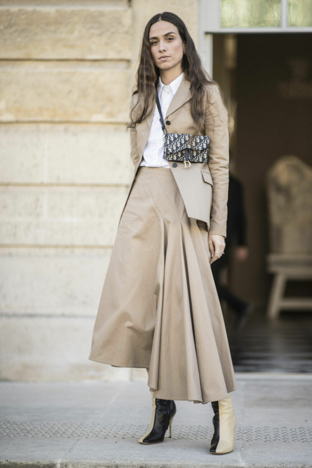 Streetstyle Paris FW, beige look.