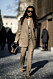 Streetstyle Paris FW, kostym i beige från topp till tå.
