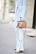 Streetstyle Paris FW, ljusblå kostym och väska från Loewe.