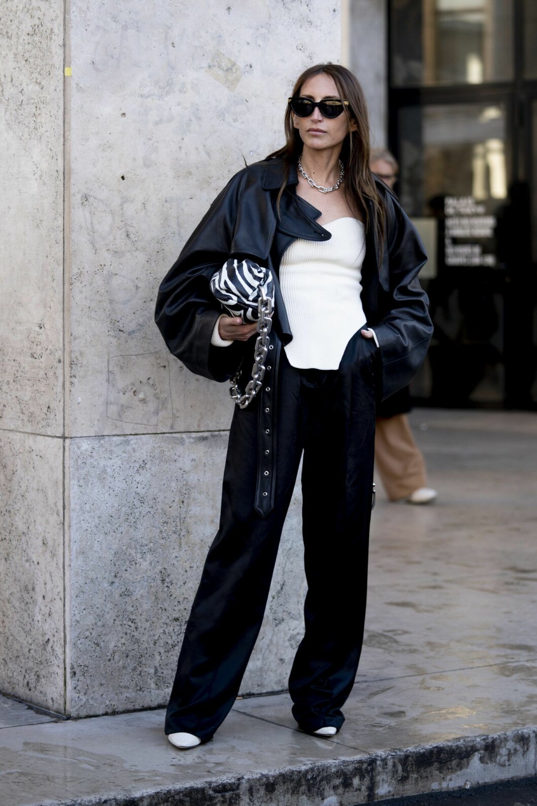 Zebramönstrad väska Streetstyle Paris Fashion Week AW20.