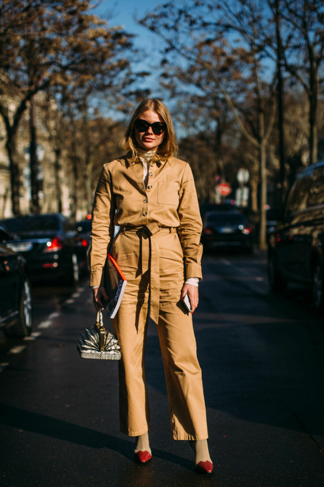 Streetstyle Paris FW, beige dräkt.