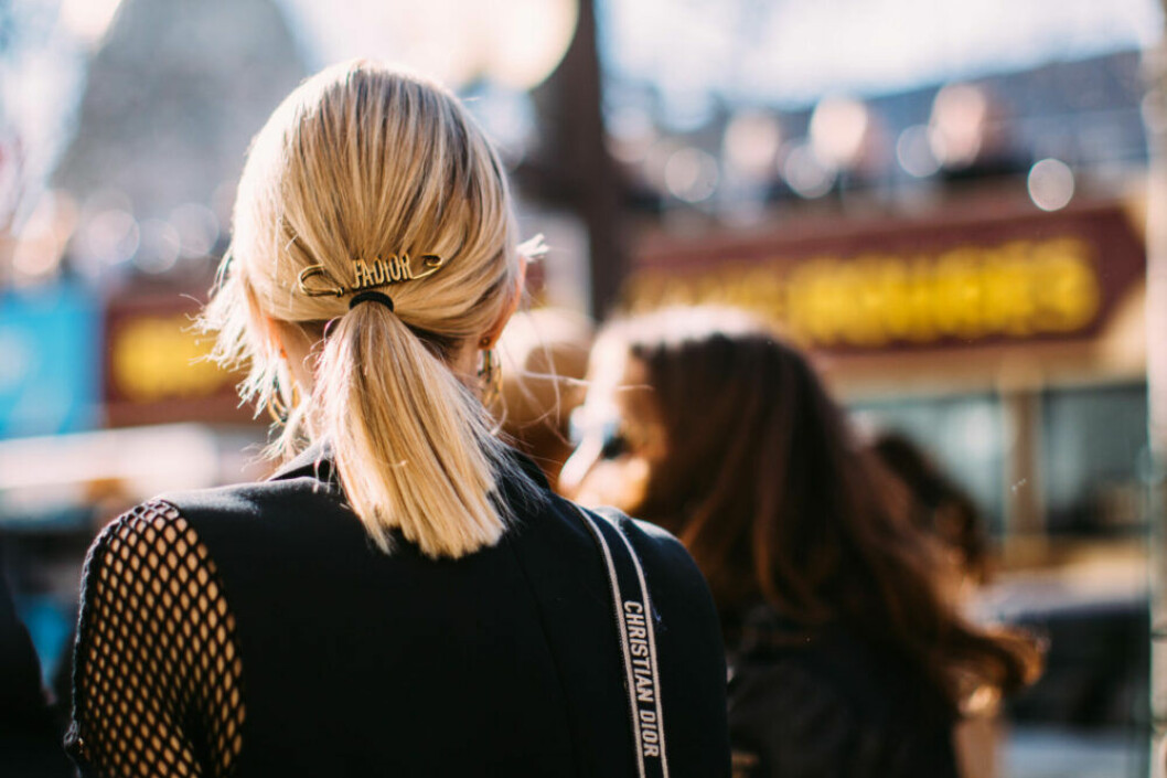 Streetstyle, hårnypa med texten "Jadior"