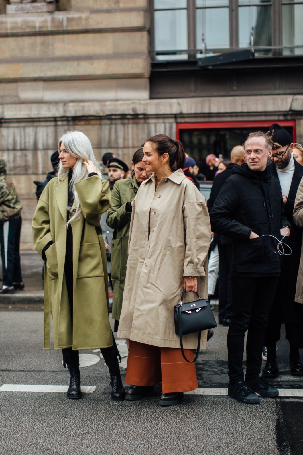 Trenchcoat Streetstyle Paris Fashion Week AW20.