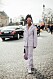 Lavendellila kostym från streetstyle från Paris Fashion week. 