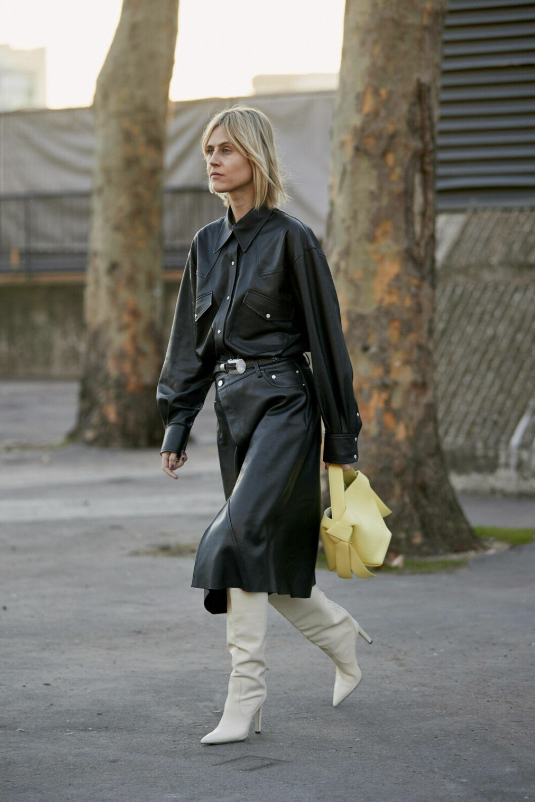 Streetstyle Paris FW, svart look i skinn.