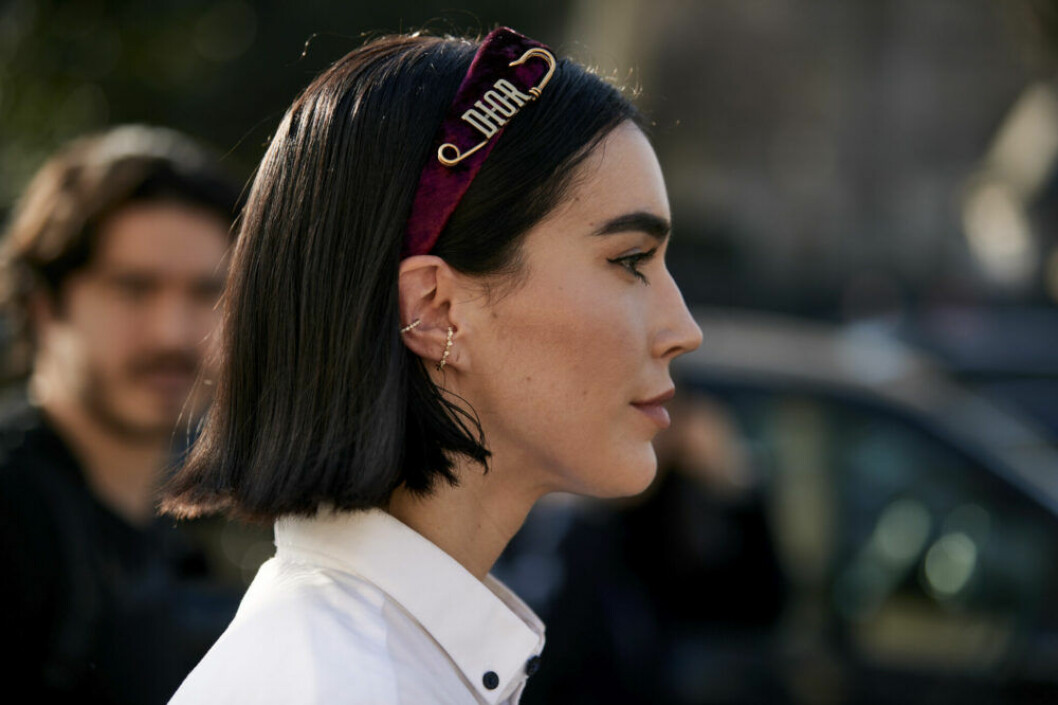 Streetstyle, spänne med texten "Jadior"
