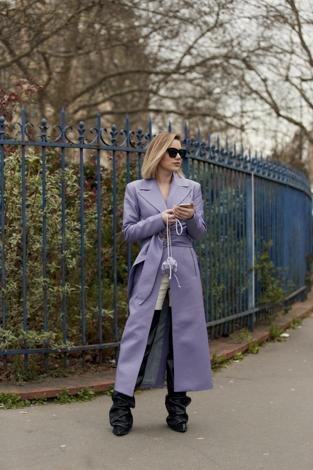 Lila kappa Streetstyle Paris Fashion Week AW20.