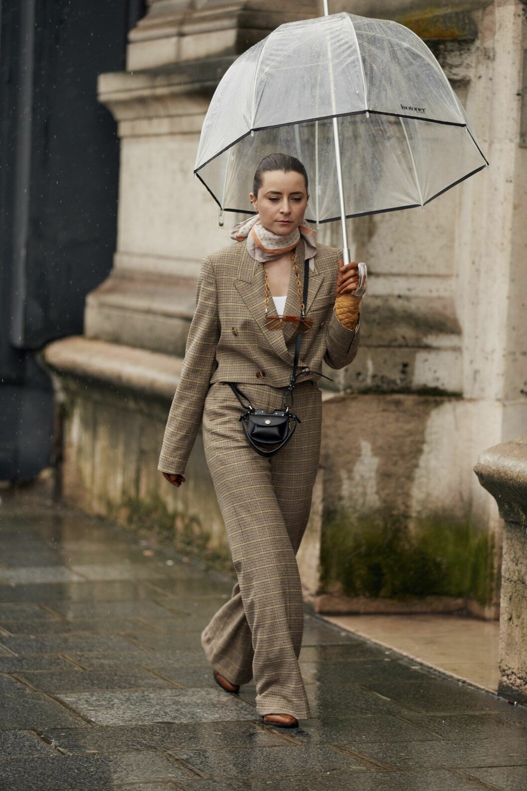 Rutig kostym Streetstyle Paris Fashion Week AW20.