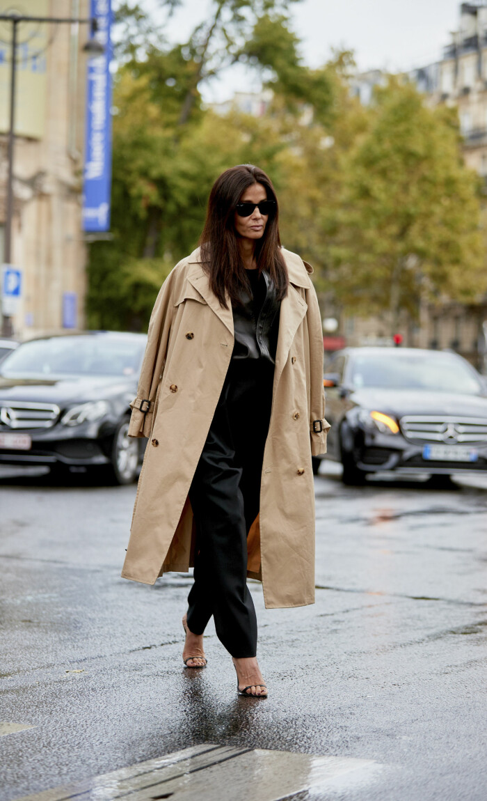 Stilsäker streetstyle-look med klackar. Stilsäker streetstyle-look med klackar.