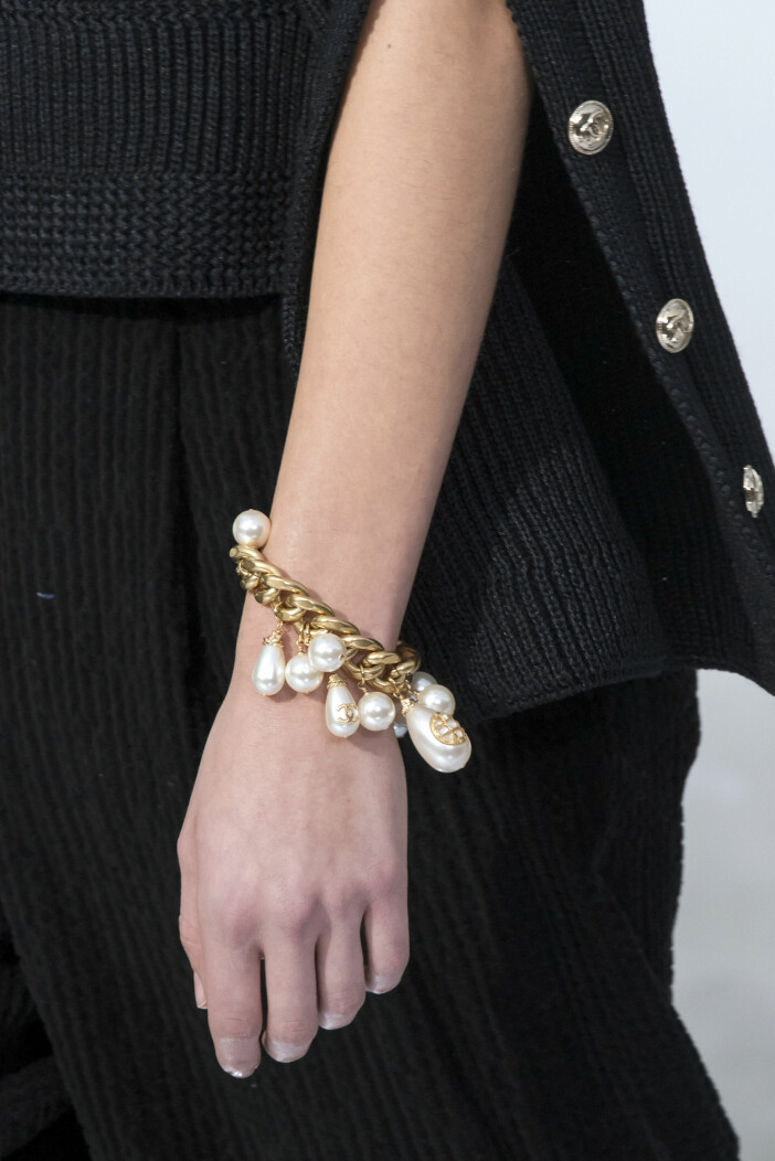 Pärlglans i modern tolkning hos Chanel. Pärlglans i modern tolkning hos Chanel.