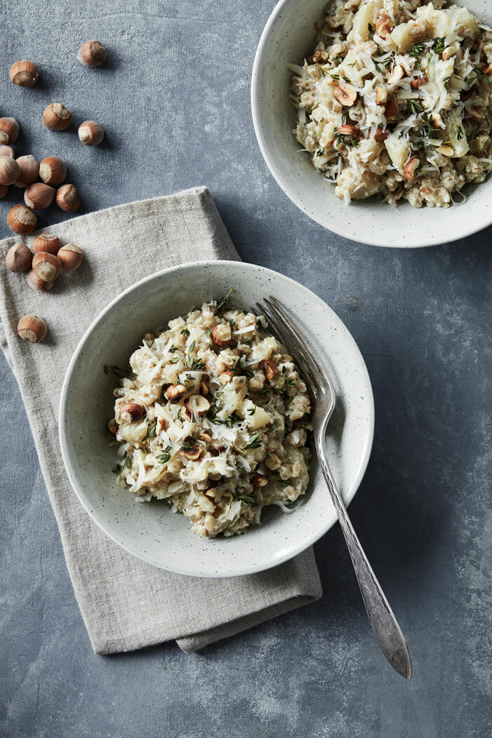 Recept på pärlgrynsrisotto med jordärtskockor och nötter