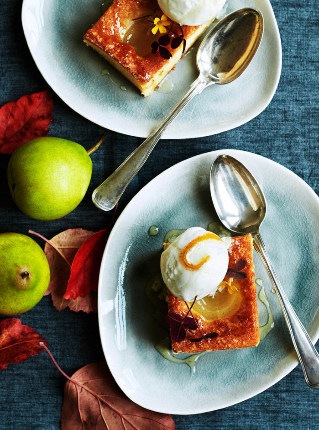 Päron-frangipane med vaniljglass. Päron-frangipane med vaniljglass.