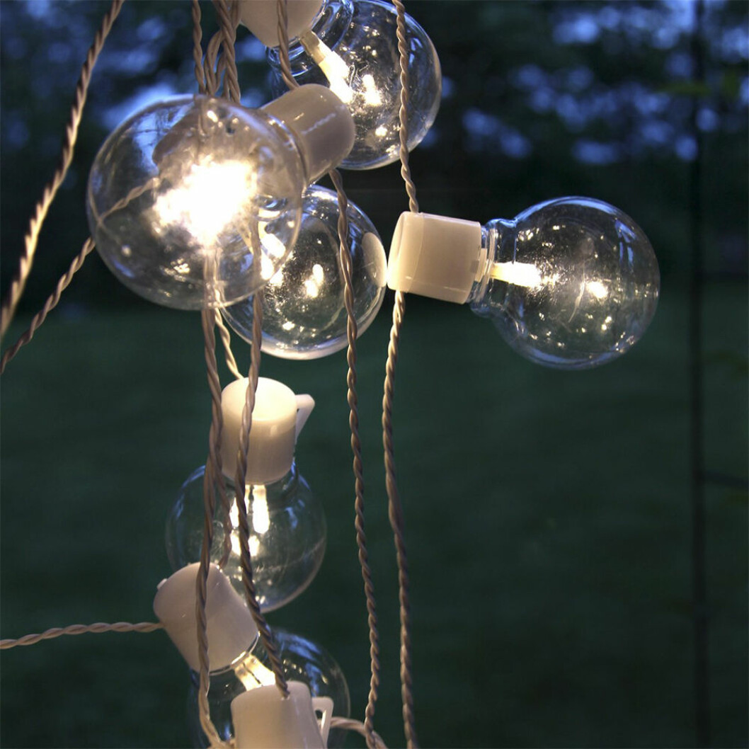 ljusslinga med LED-lampor i form av glödlampor