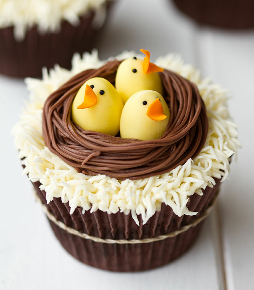 Fågelbo med kycklingar. Foto: Shutterstock Recept: <a href="http://www.cookingclassy.com/birds-nest-cupcakes/" target="_blank" rel="noopener">Cooking Classy</a> Fågelbo med kycklingar.