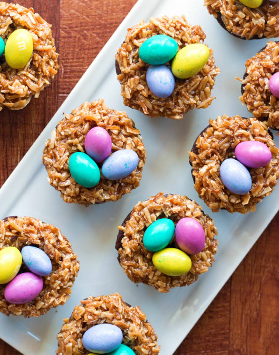 Äggfyllda fågelbon. Foto & recept: <a href="http://grainchanger.com/gluten-free-bird-nest-brownie-bites/" target="_blank" rel="noopener">Grain Changer</a> Äggfyllda fågelbon.