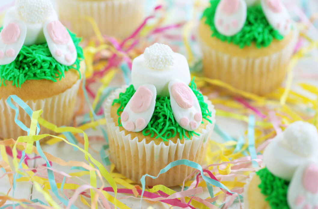 Påskharens svans. Foto & recept: <a href="http://iambaker.net/bunny-butt-cupcakes/" target="_blank" rel="noopener">I am baker</a> Påskharens svans.