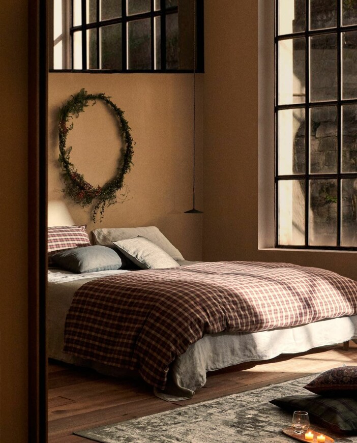Stämningsfullt och vackert i sovrummet med en julbäddning i flanell. Foto: Zara Home Påslakan i flanell hos Zara Home