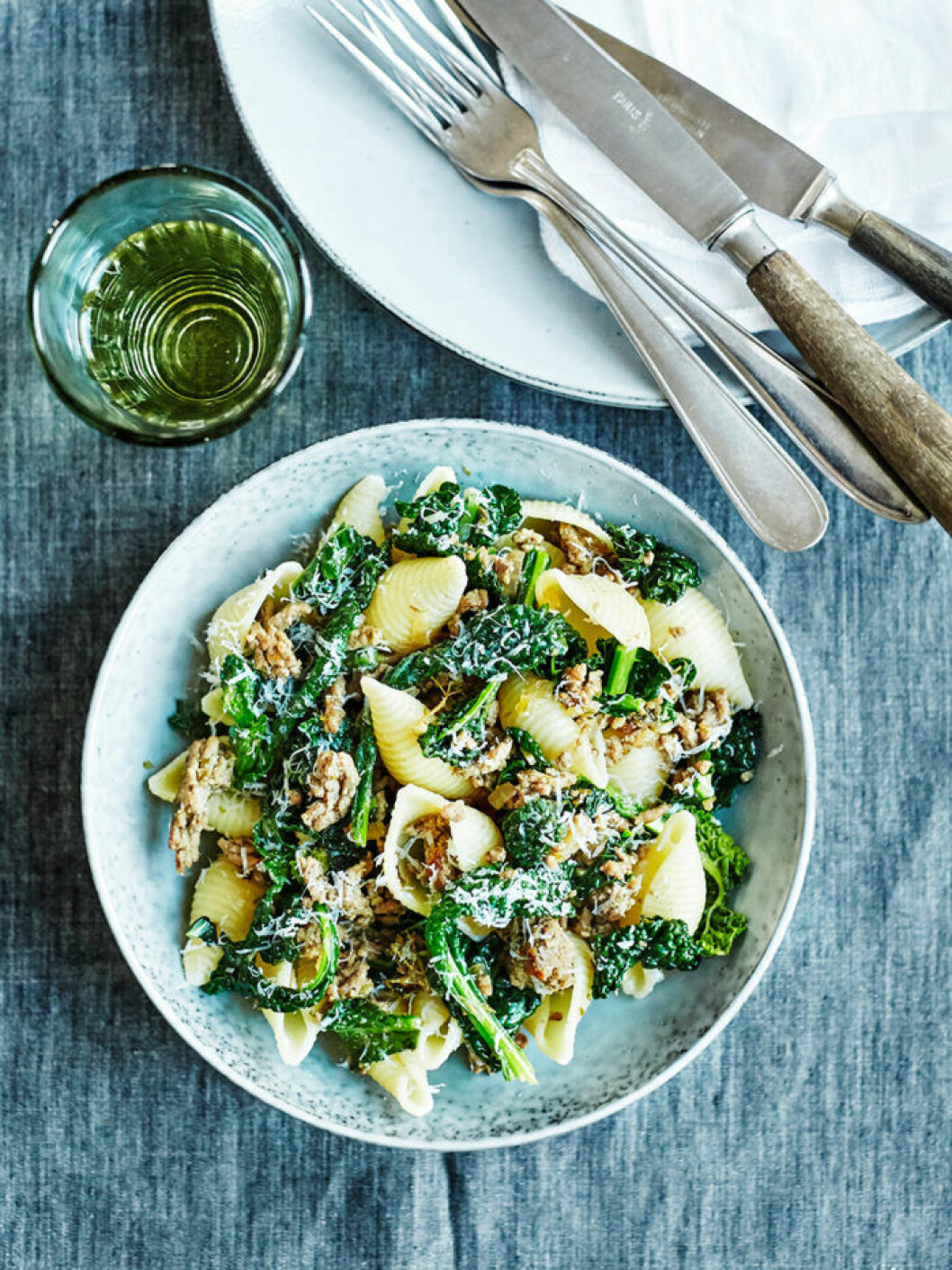 Conchiglie med vit köttfärssås och svartkål.