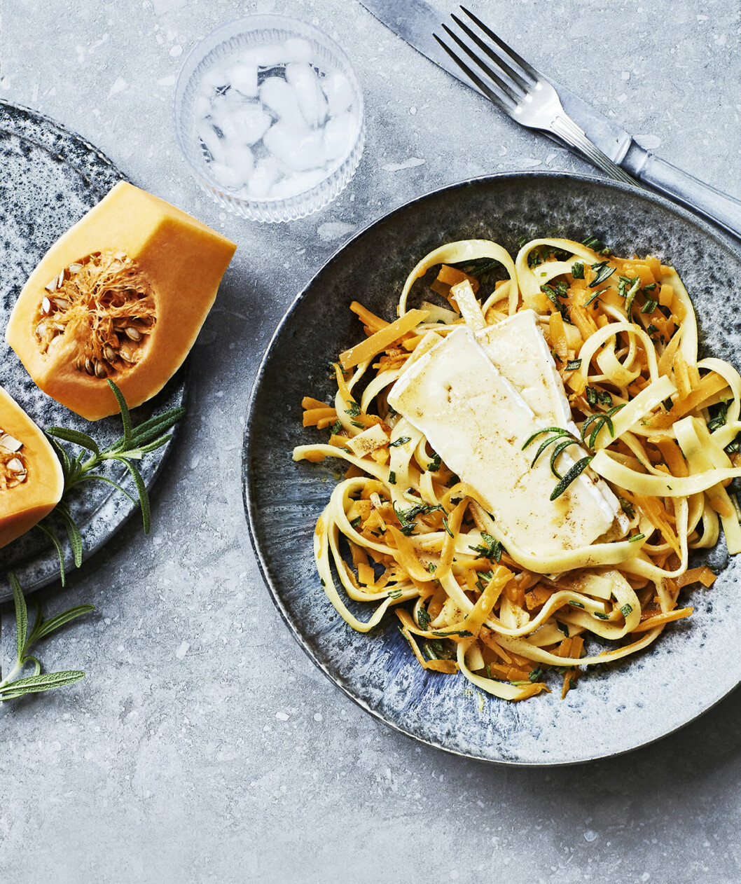 Bandpasta med pumpa, brynt smör och brie. Recept bandpasta med pumpa, brynt smör och brie