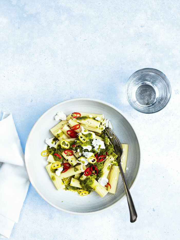 Så lagar du pasta med ramslökspesto
