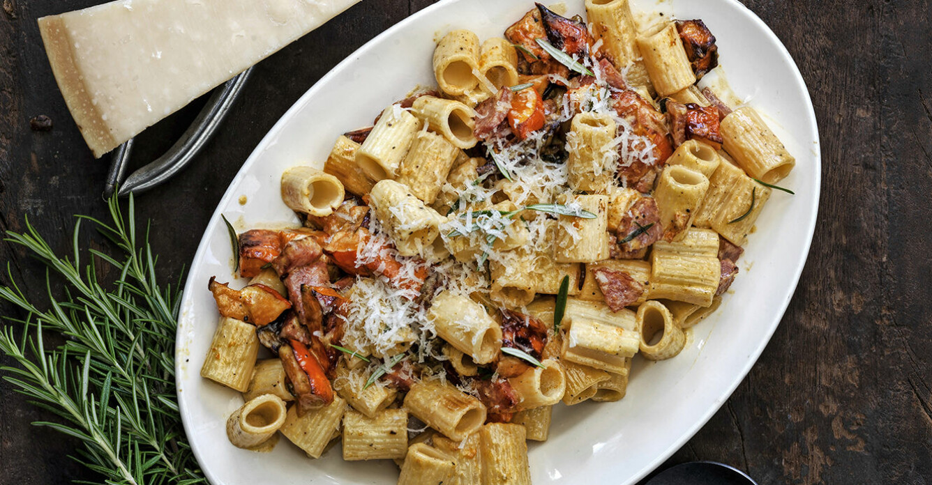 Recept på pasta med salsiccia och ugnsbakad sötpotatis