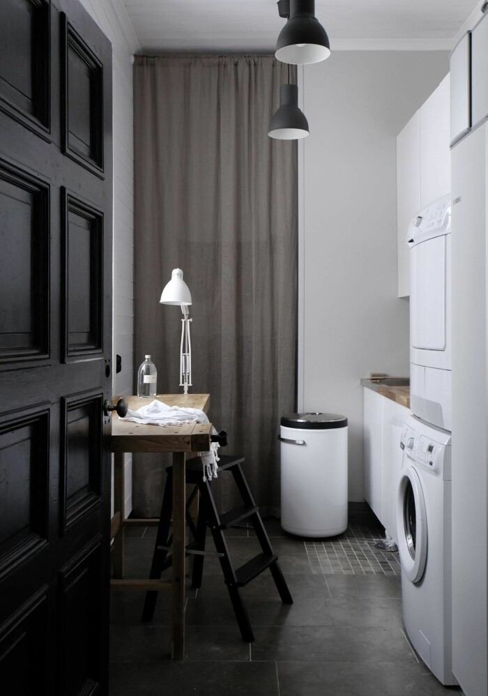 Till och med tvättstugan är snyggt inredd hemma hos Pella Hedeby. snyggt inredd tvättstuga